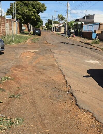 Imagem da notícia Sem asfalto: Vereador Vanderson Cardoso denuncia obra abandonada pela prefeitura de Chapadão do Sul